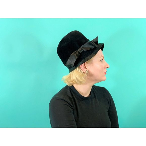 Vintage 1950s Bucket Hat Luxuria Black Satin Bow Tall Hat - Picture 7 of 10